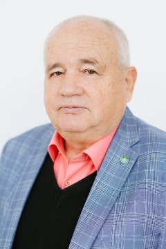 Карпов Анатолий Карпович - кандидат филологических наук, профессор, действительный член Российской академии естественных наук (РАЕН), Международной педагогической академии (МПА), директор филиала Тобольского государственного педагогического института им. Д.И. Менделеева, ректор Нижневартовского государственного педагогического института, президент Нижневартовского государственного университета, председатель Совета ректоров высших учебных заведений Ханты-Мансийского автономного округа Югры, заместитель председателя Совета ректоров вузов Уральского федерального округа, член Совета Российского Союза ректоров. Стаж работы в ВУЗе: с 1988 г. по настоящее время.