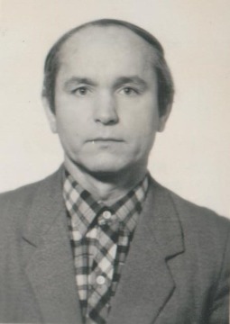 Султанов Шакур Шайкамалович - кандидат физико-математических наук, доцент кафедры математики и методики преподавания математики. Стаж работы в ВУЗе: 01.02.1993 - 21.07.2009. Награды: Юбилейная грамота (1997) и Благодарственное письмо (2002) администрации города Нижневартовска. Основание: Архивный отдел администрации города Нижневартовска. Ф.132. Оп.1. Д.874. Л.1-78