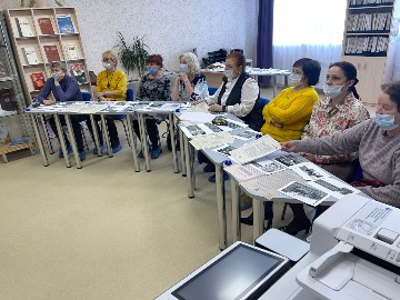 Представители творческих коллективов города "серебряного возраста" во время презентация федерального выставочного проекта архивных документов "Без срока давности. Суды истории", посвященного Нюрнбергскому (1945-1946 гг.), Токийскому (1946-1948 гг.) и Хабаровскому (1949 г.) процессам. 19.04.2022
