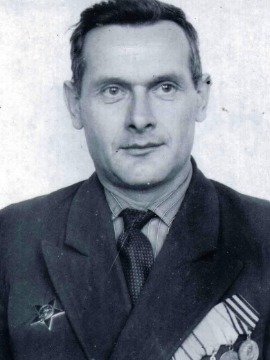 Ламбин Степан Артемьевич, родился 2 ноября 1924 года в селе Нижневартовск, образование - 7 классов, член ВЛКСМ. До войны работал в колхозе «Красное знамя». Призван Ларьякским РВК  26 августа 1942 года. Во время войны служил в танковых войсках в звании гвардии сержанта. Участвовал в одном из крупнейших сражений - в танковом бою под Прохоровкой, был ранен.  Демобилизован в 1944 году. Послевоенное время Степана Артемьевича и его жены было связано с работой в красных чумах в Сабуне, Колек-Егане, Тольке и др. С 1951 года был заведующим и киномехаником кинопередвижки в Мегионе, был заготовителем пушнины Нижневартовского рыбкоопа. С 1979 года принимал активное участие в общественной работе Нижневартовского горсобеса. В 1981 году был избран народным заседателем окружного суда. Имеет награды: Орден Красной Звезды, Орден Отечественной войны I степени, медали «За боевые заслуги», «За отвагу», «За победу над Германией в Великой Отечественной войне 1941–1945 гг.». 
Основание: Архивный отдел администрации города Нижневартовска. Фонд 1. Опись 1. Дело 20. Лист 13. 
Сведения в информационной системе «Память народа»:  https://pamyat-naroda.ru/heroes/person-hero84015351/, https://pamyat-naroda.ru/heroes/kld-card_ran2739808/ 