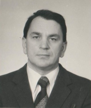Совертков Петр Игнатьевич - кандидат физико-математических наук, доцент, декан факультета математики и информатики НГПИ. Стаж работы в НГПИ: 01.11.1995 - 26.08.2003. Награды: Почетная грамота администрации Тюменской области (2000 г.), нагрудный знак "Почетный работник высшего профессионального образования Российской Федерации" (2002 г.). Основание: Архивный отдел администрации города Нижневартовска. Ф.132. Оп.1. Д.479. Л.1-57