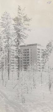 Первое 9-этажное здание, построенное в городе по ул. Пионерской, 1981. Основание: НГА. Ф.Ф, Оп.1, Д.68, Л.1