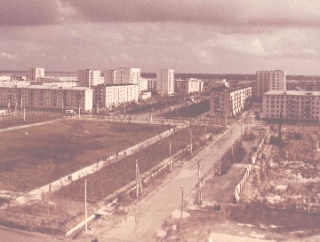 Вид на второй микрорайон в створе проспекта Космонавтов  и улицы Омской. Общий вид, 1980. Основание: НГА. Ф.Ф, Оп.1, Д.1189, Л.1